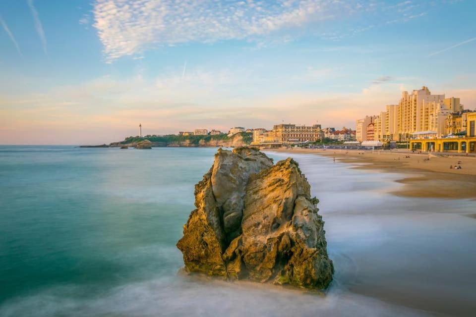 Studio et piscine sur la grande plage Biarritz Extérieur photo