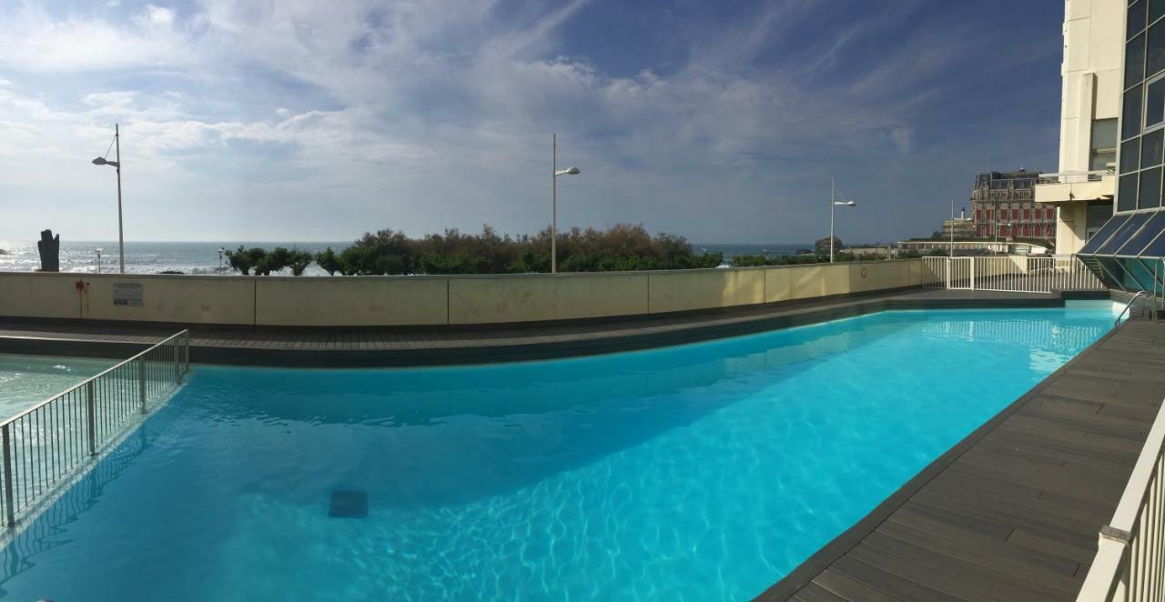 Studio et piscine sur la grande plage Biarritz Extérieur photo